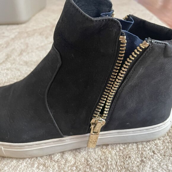 Kenneth Cole Kiera Black Suede Women Zipped Ankle Bootie SZ 9M - good condition - Picture 2 of 4